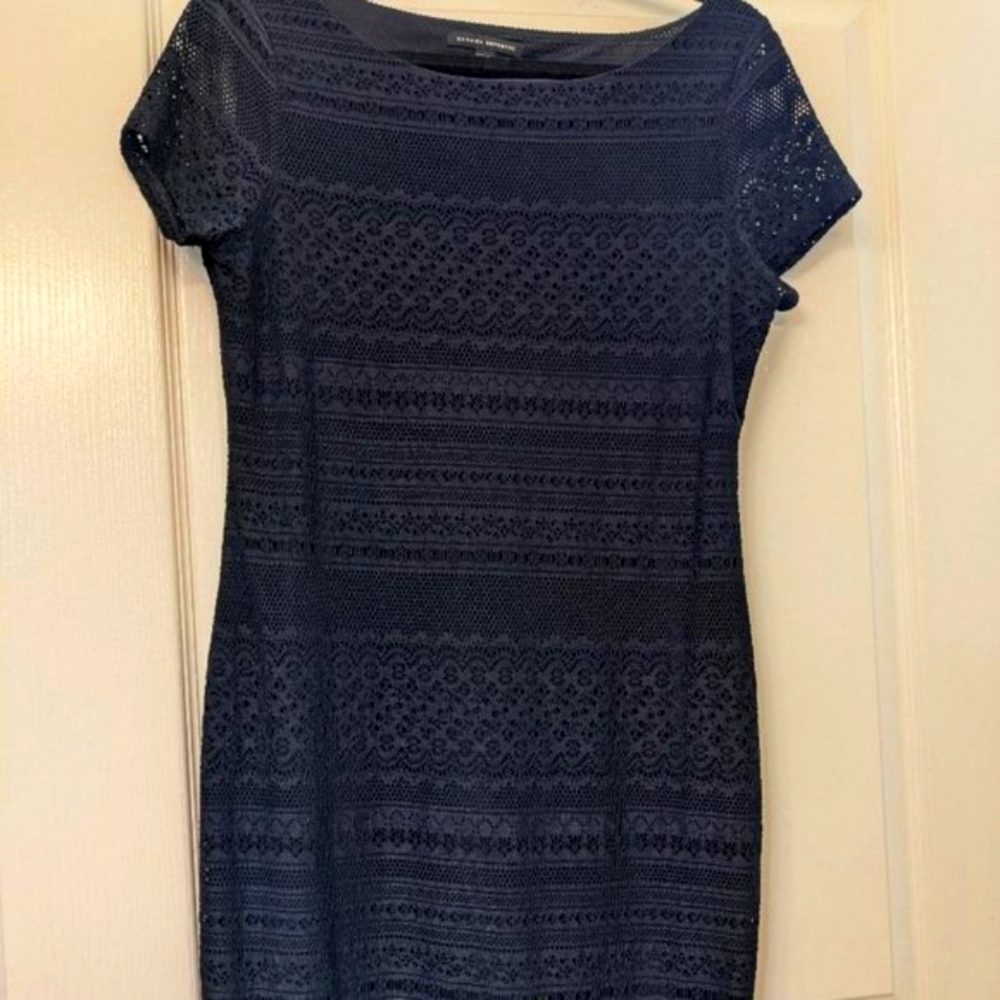 💙Banana Republic Navy stretch fabric (cut like lace) Dress- Size Medium